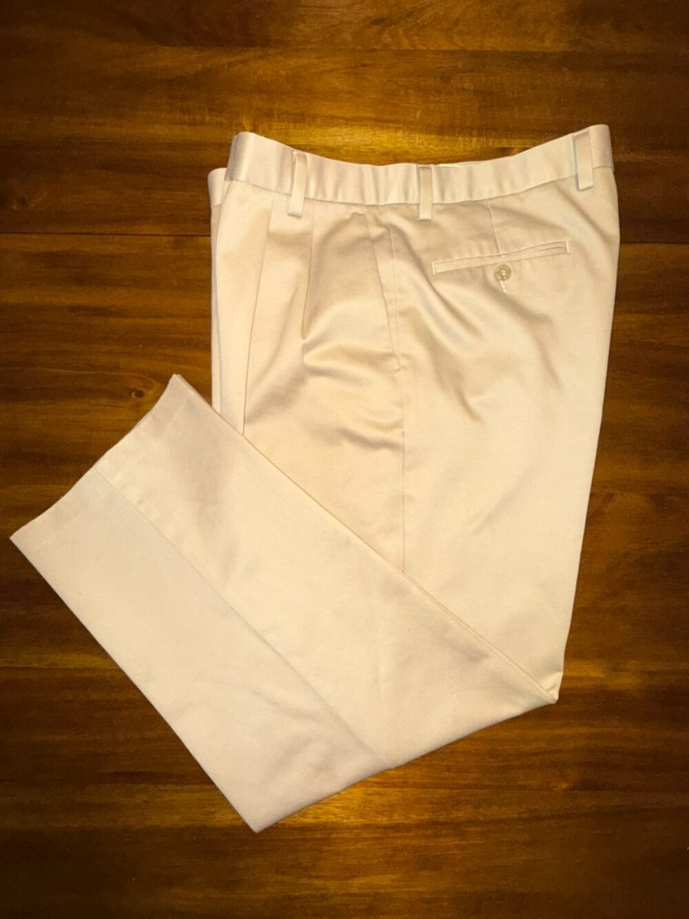 Dockers Pants Mens 36x29 Beige / Tan Classic Fit Pleated Straight Leg Chino NWOT